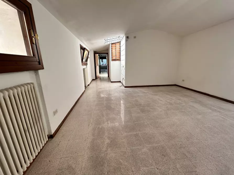 Immagine 8 di Negozio in vendita  in Viale della Pace, 287 a Vicenza