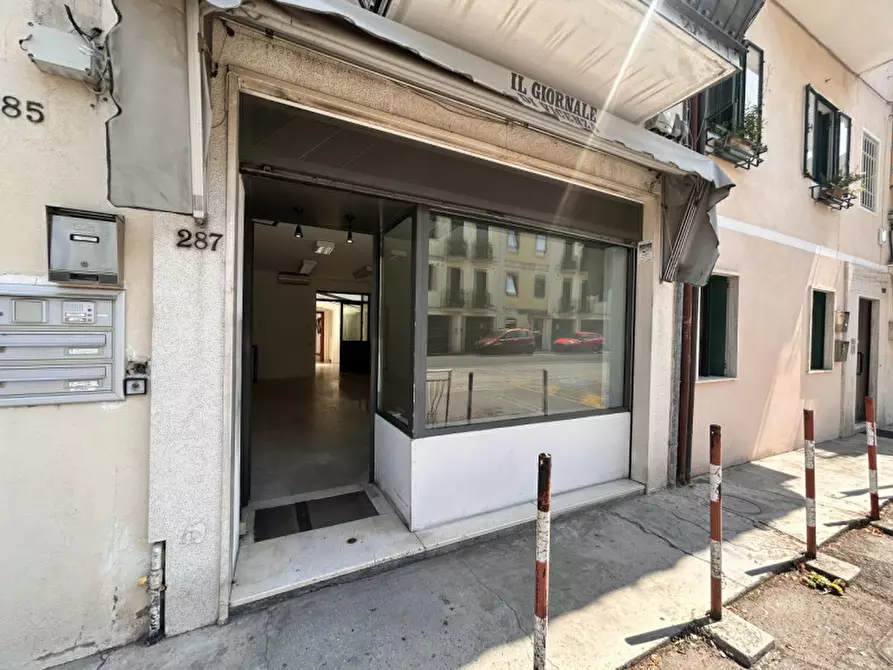 Immagine 12 di Negozio in vendita  in Viale della Pace, 287 a Vicenza