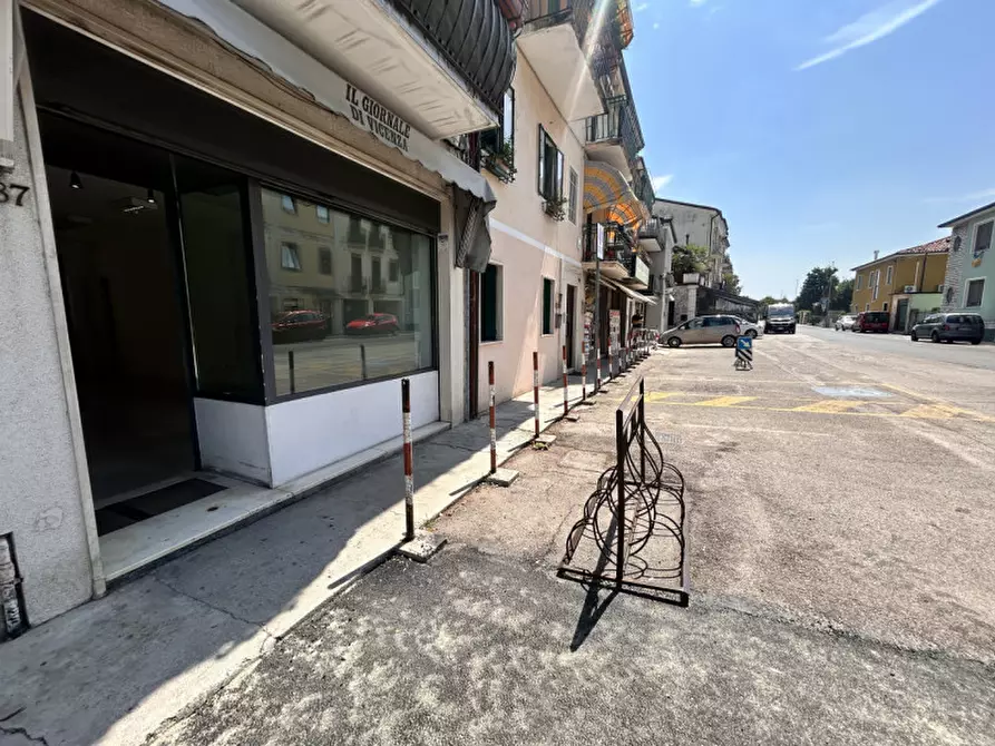 Immagine 13 di Negozio in vendita  in Viale della Pace, 287 a Vicenza