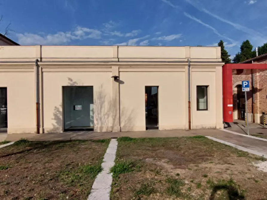 Immagine 1 di Negozio in affitto  in ingresso allo jutificio, 8 a Piazzola Sul Brenta