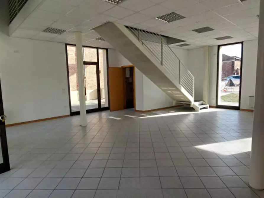 Immagine 3 di Negozio in affitto  in ingresso allo jutificio, 8 a Piazzola Sul Brenta
