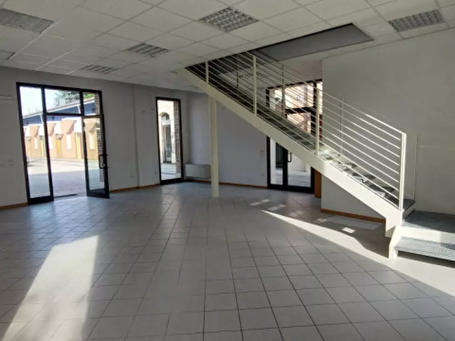 Immagine 5 di Negozio in affitto  in ingresso allo jutificio, 8 a Piazzola Sul Brenta