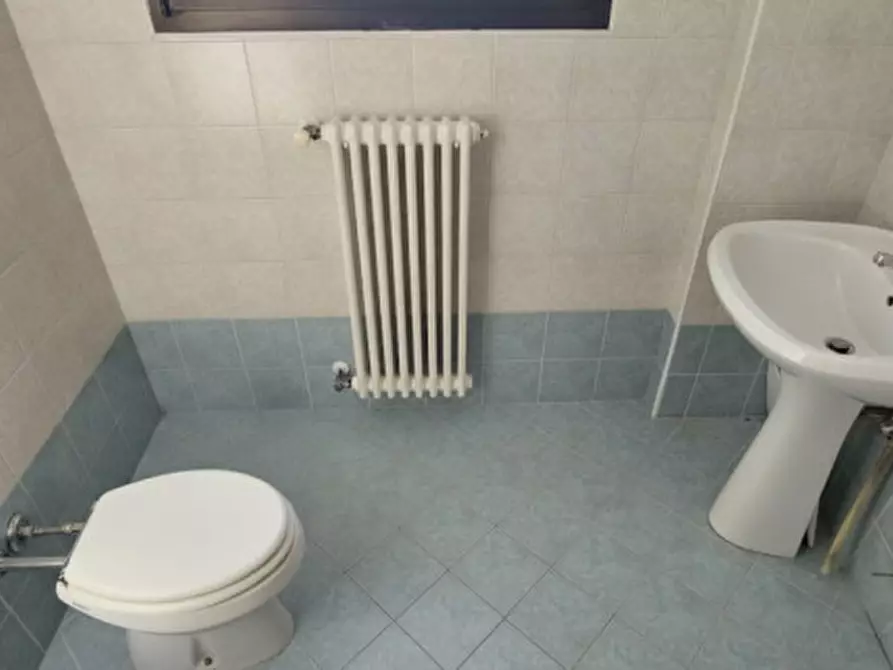 Immagine 15 di Negozio in affitto  in ingresso allo jutificio, 8 a Piazzola Sul Brenta