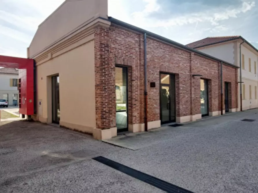 Immagine 18 di Negozio in affitto  in ingresso allo jutificio, 8 a Piazzola Sul Brenta