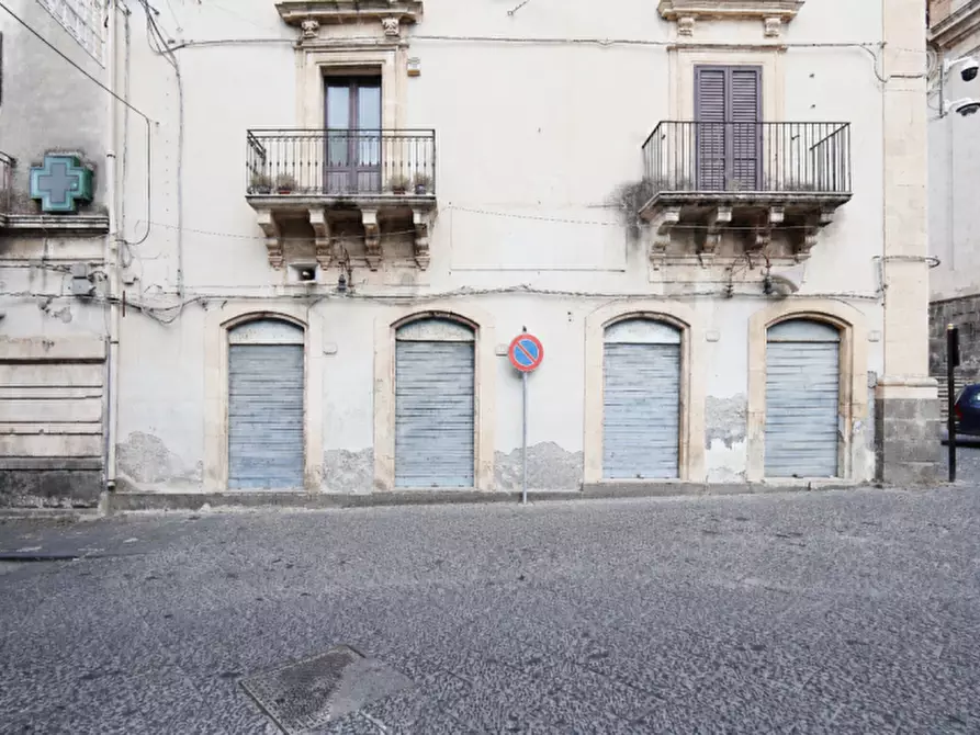 Immagine 1 di Negozio in vendita  in Via Umberto Primo n. 43 a Militello In Val Di Catania