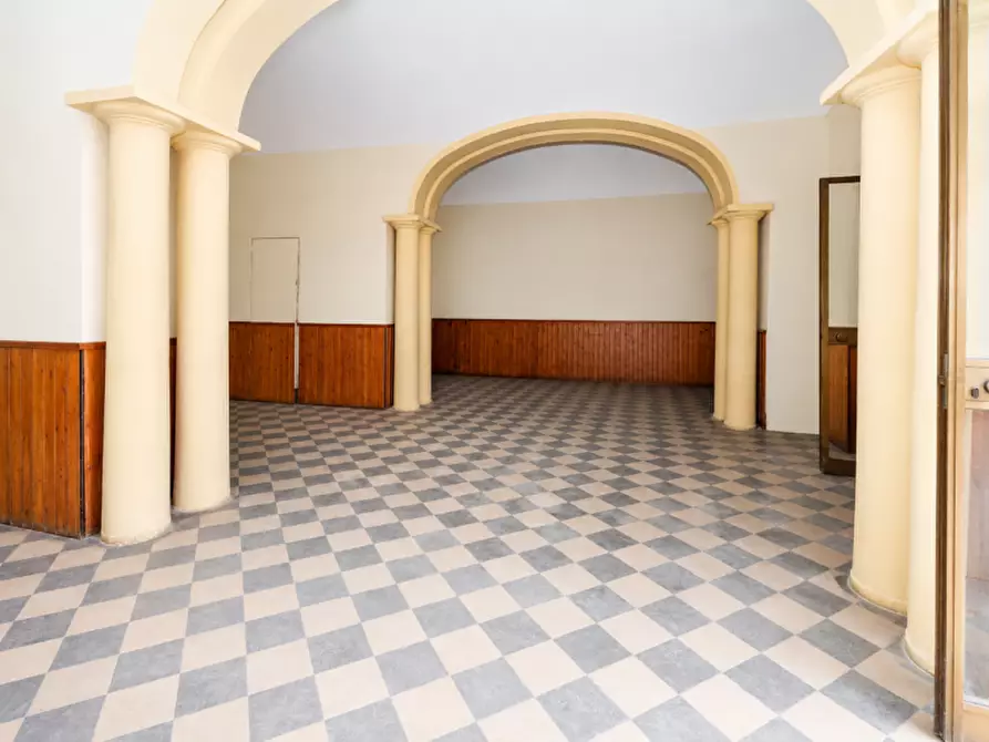 Immagine 6 di Negozio in vendita  in Via Umberto Primo n. 43 a Militello In Val Di Catania