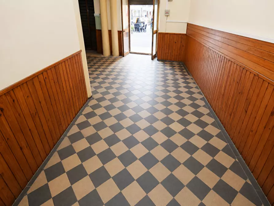 Immagine 7 di Negozio in vendita  in Via Umberto Primo n. 43 a Militello In Val Di Catania