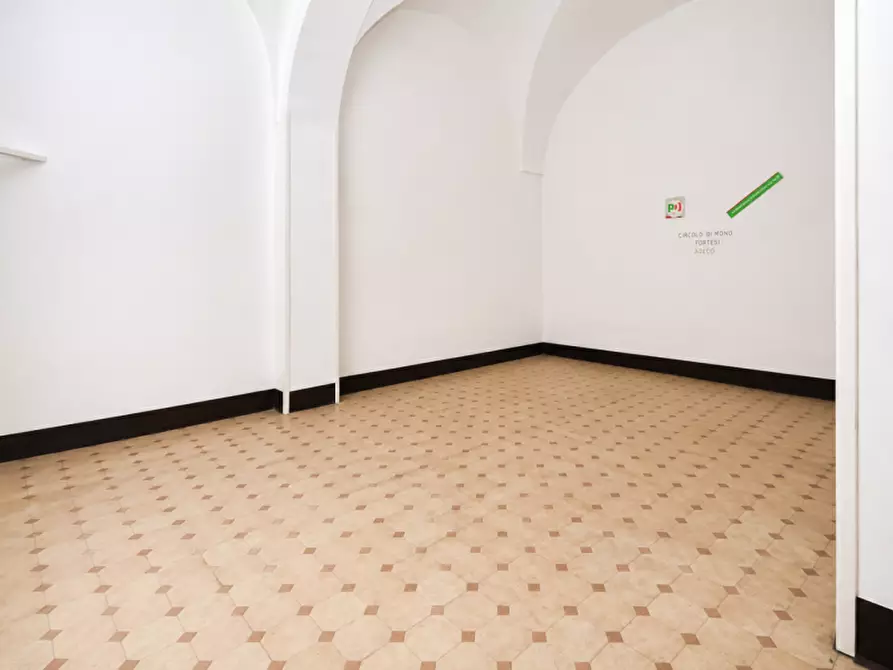 Immagine 9 di Negozio in vendita  in Via Umberto Primo n. 43 a Militello In Val Di Catania