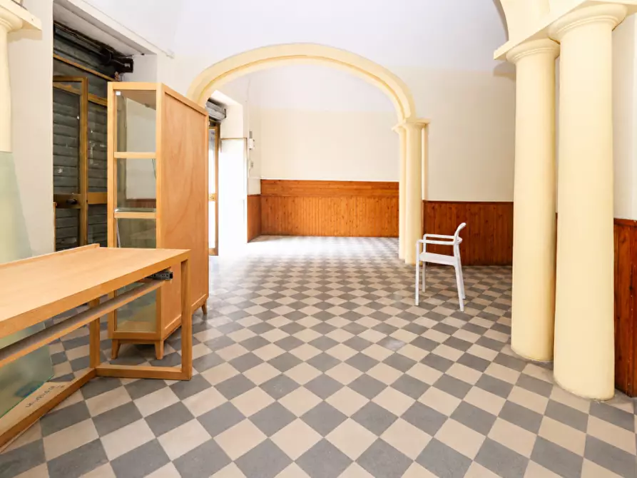 Immagine 11 di Negozio in vendita  in Via Umberto Primo n. 43 a Militello In Val Di Catania