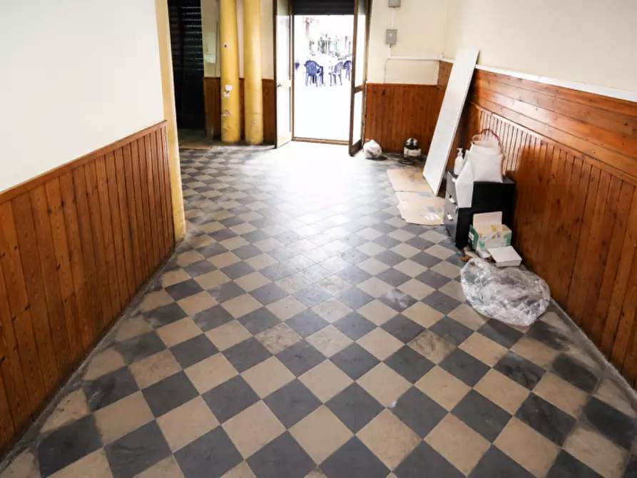 Immagine 13 di Negozio in vendita  in Via Umberto Primo n. 43 a Militello In Val Di Catania
