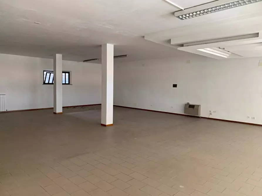 Immagine 3 di Attività commerciale in vendita  a Torrita Di Siena