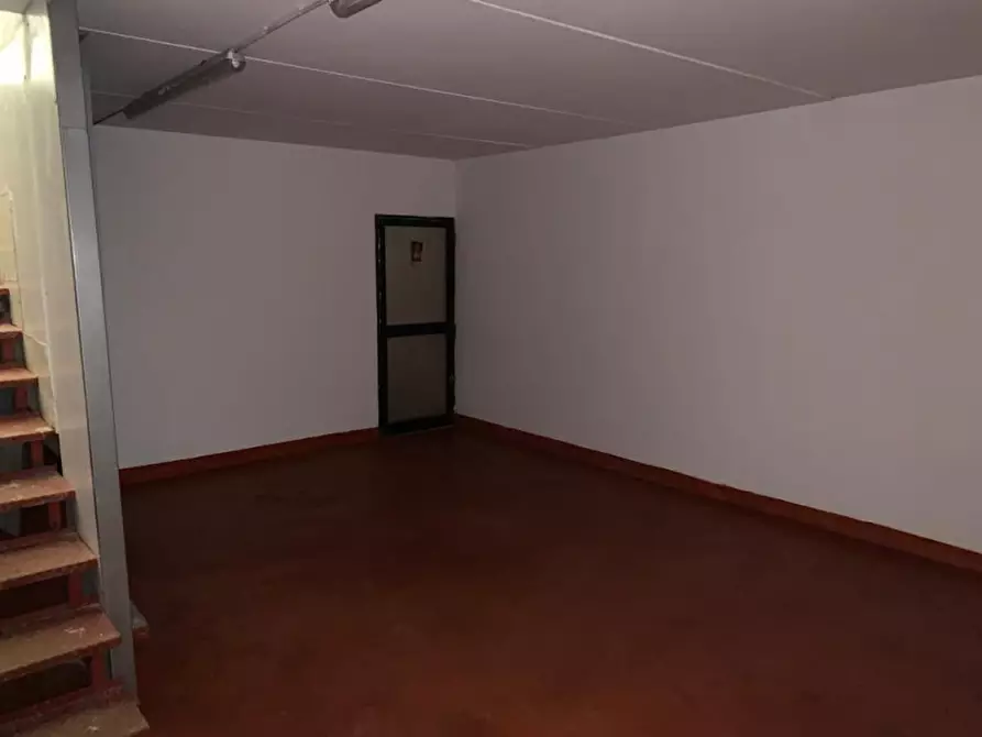Immagine 8 di Attività commerciale in vendita  a Torrita Di Siena