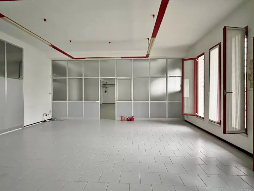 Immagine 1 di Laboratorio in affitto  in Via Linate a Caldogno