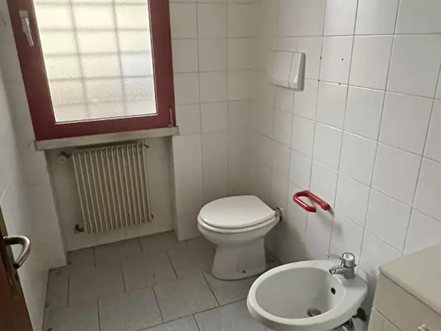 Immagine 13 di Laboratorio in affitto  in Via Linate a Caldogno