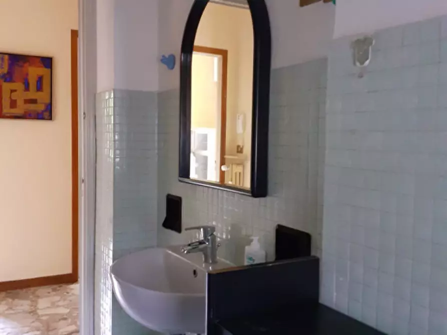 Immagine 13 di Appartamento in affitto  in Via Francesco Guicciardini 13 a Parma