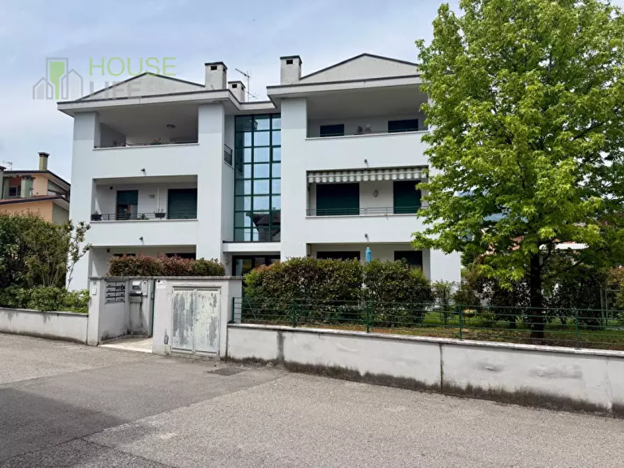 Immagine 1 di Appartamento in vendita  in Via Ca' Bottara a Schio