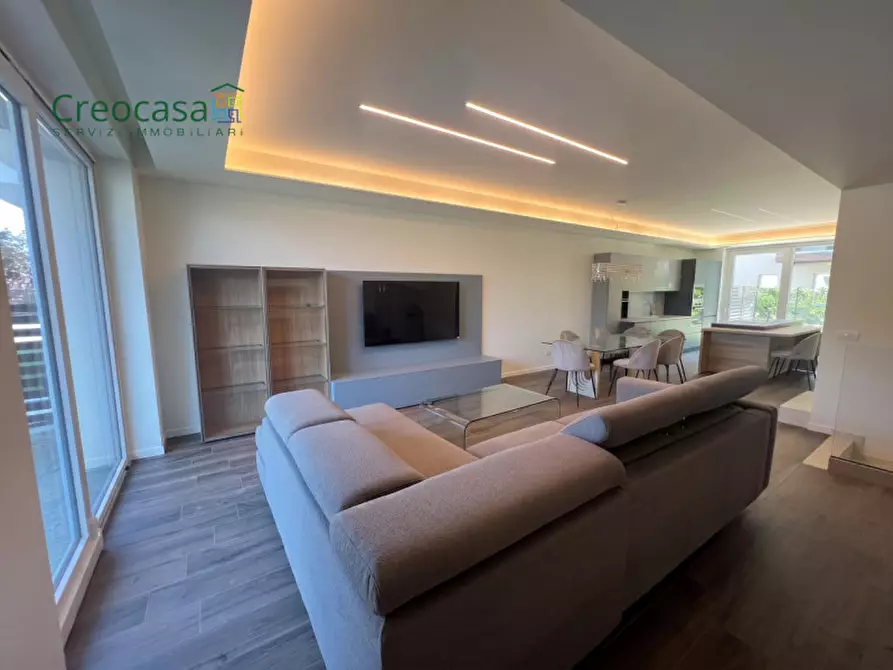 Immagine 3 di Villa in vendita  a Stezzano