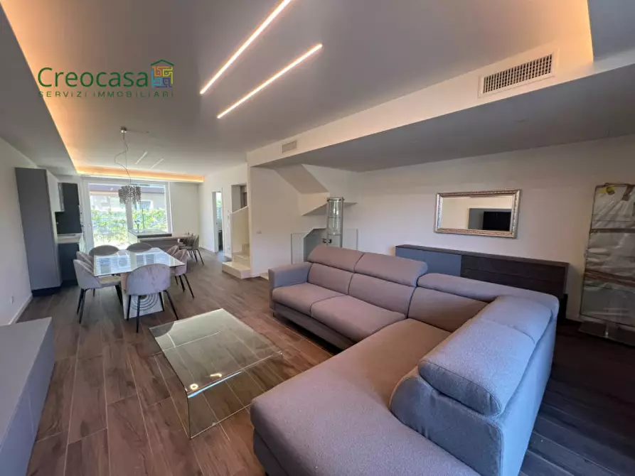 Immagine 4 di Villa in vendita  a Stezzano