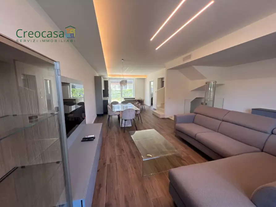 Immagine 5 di Villa in vendita  a Stezzano