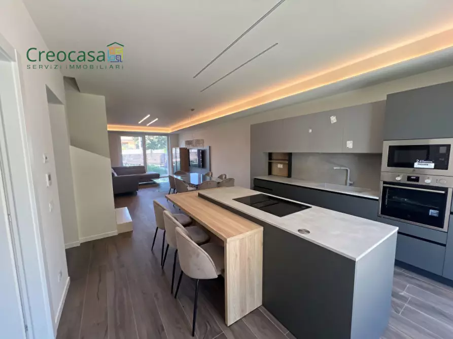 Immagine 8 di Villa in vendita  a Stezzano