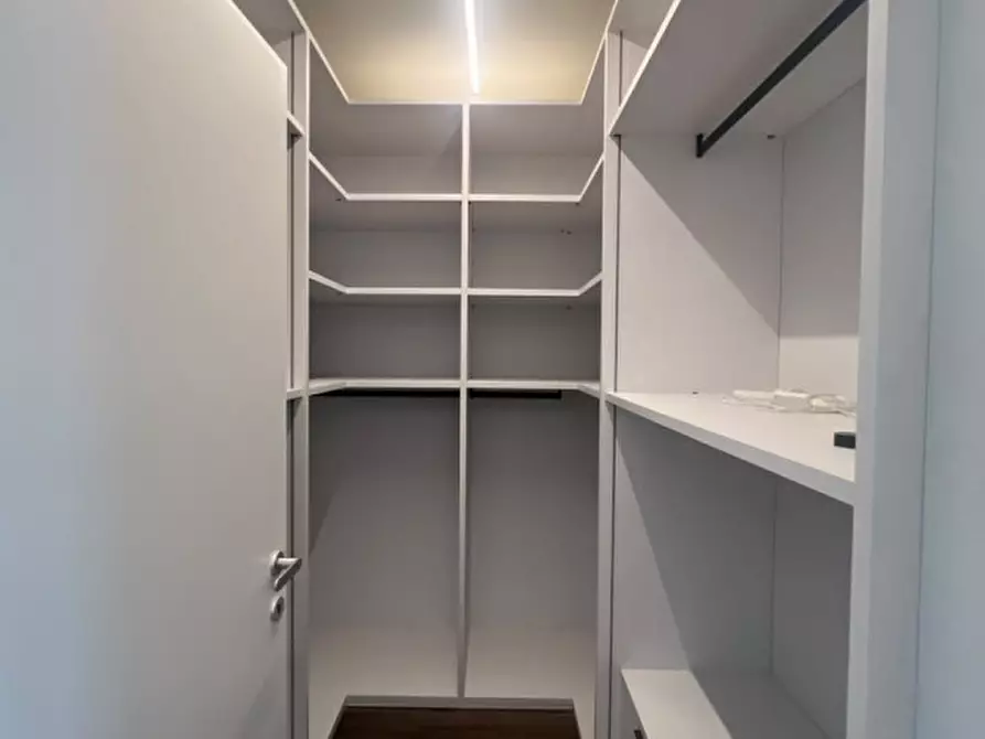 Immagine 18 di Villa in vendita  a Stezzano