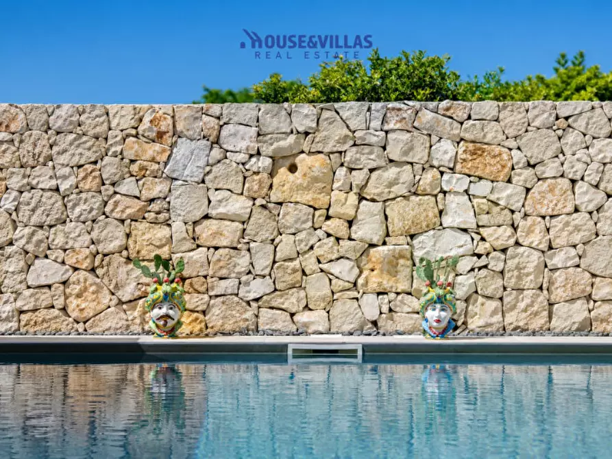 Immagine 2 di Villa in vendita  in Via Gaetano Martino a Noto