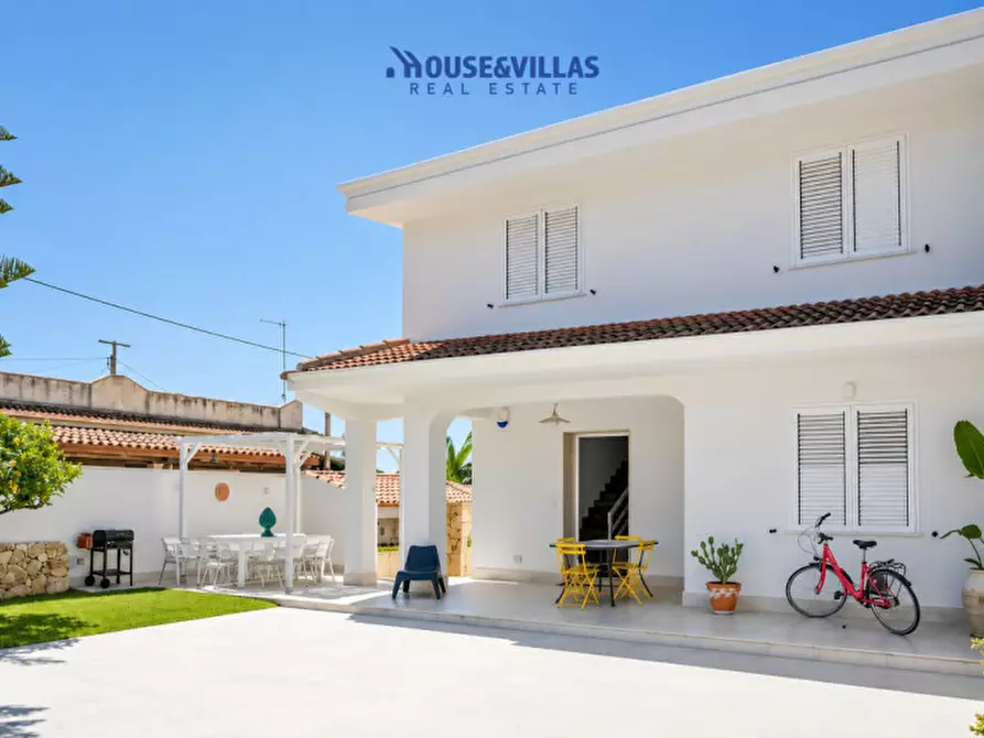 Immagine 4 di Villa in vendita  in Via Gaetano Martino a Noto