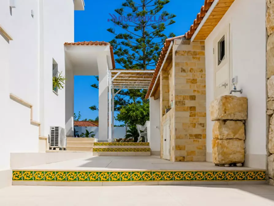 Immagine 7 di Villa in vendita  in Via Gaetano Martino a Noto
