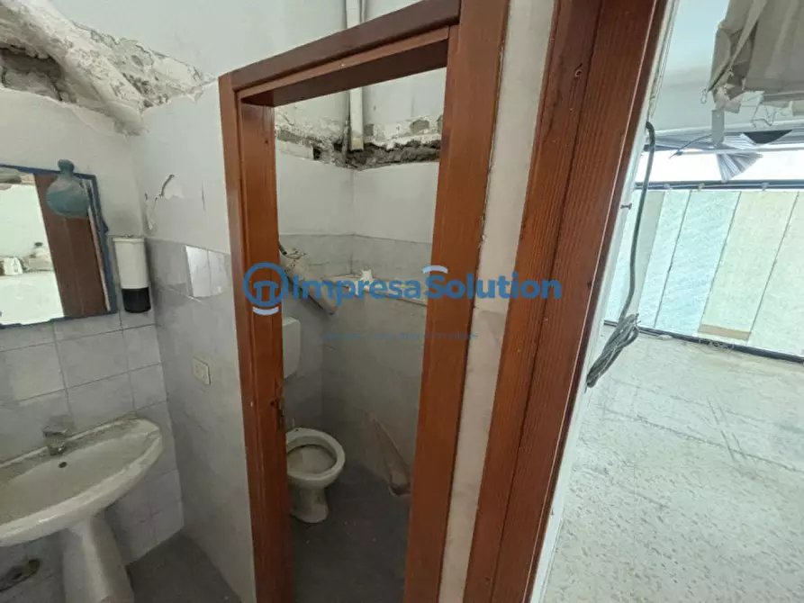 Immagine 21 di Negozio in affitto  in Via Giovanni Paesiello a Napoli