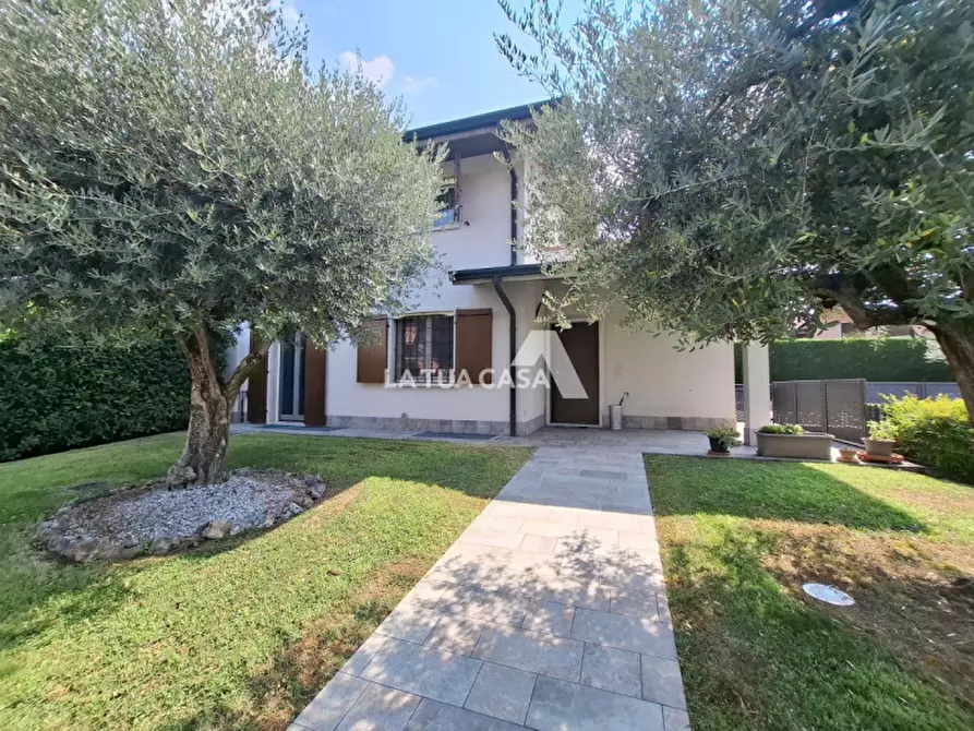 Immagine 2 di Casa bifamiliare in vendita  a Castel D'azzano