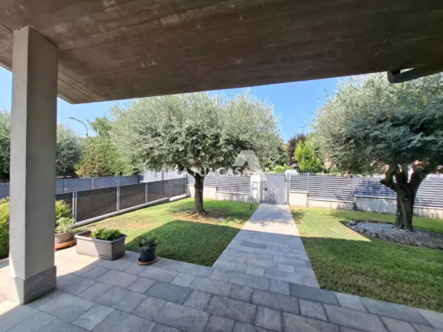 Immagine 3 di Casa bifamiliare in vendita  a Castel D'azzano