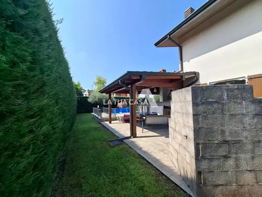 Immagine 5 di Casa bifamiliare in vendita  a Castel D'azzano