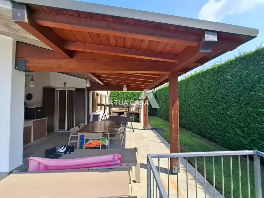 Immagine 10 di Casa bifamiliare in vendita  a Castel D'azzano