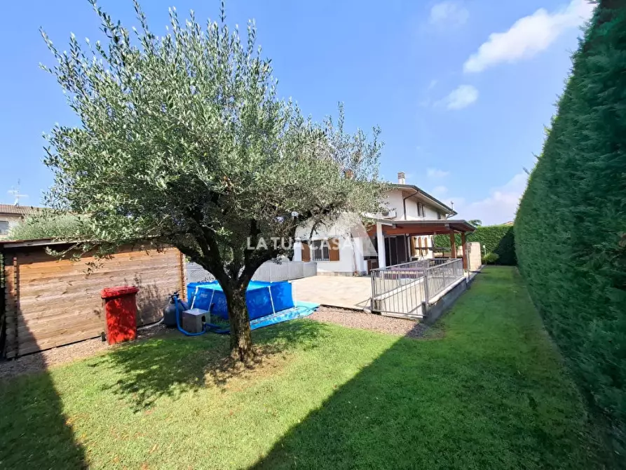 Immagine 12 di Casa bifamiliare in vendita  a Castel D'azzano