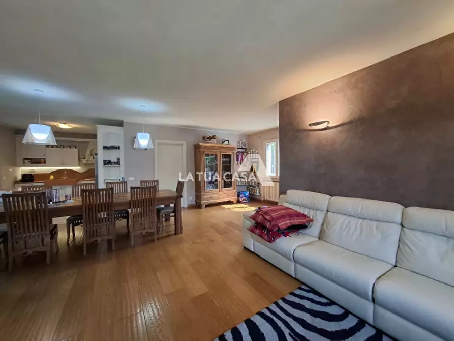 Immagine 13 di Casa bifamiliare in vendita  a Castel D'azzano