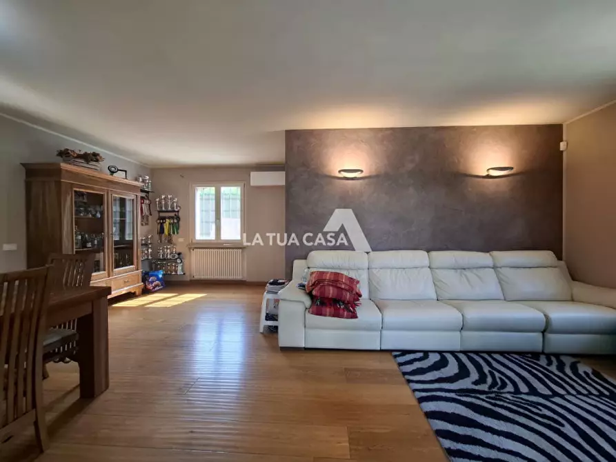 Immagine 16 di Casa bifamiliare in vendita  a Castel D'azzano