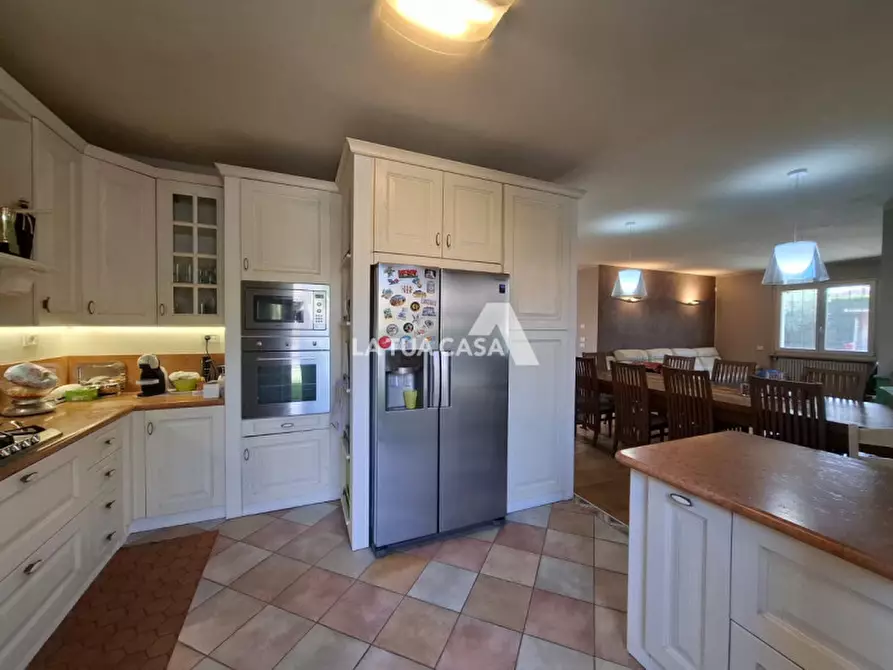 Immagine 26 di Casa bifamiliare in vendita  a Castel D'azzano