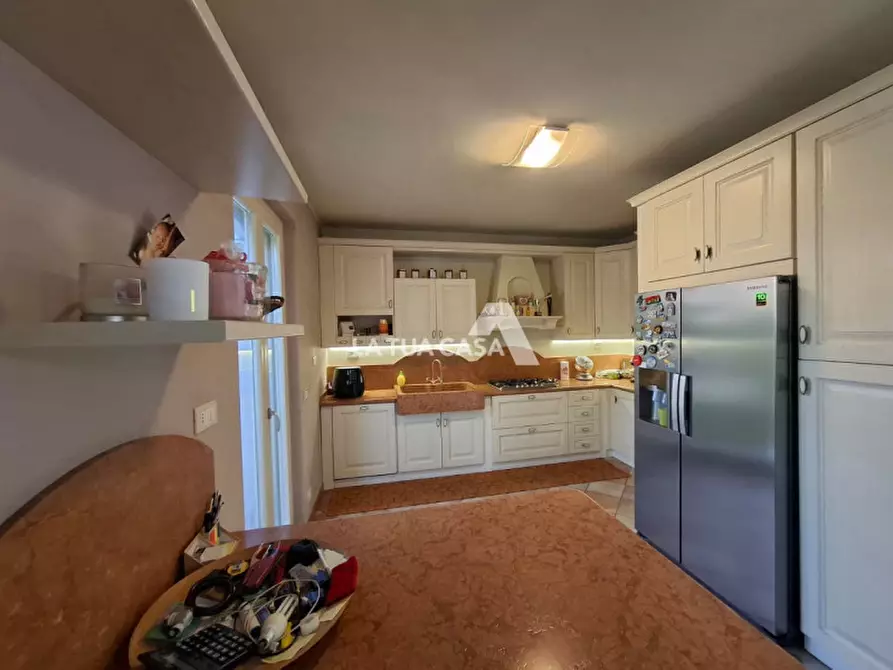 Immagine 31 di Casa bifamiliare in vendita  a Castel D'azzano