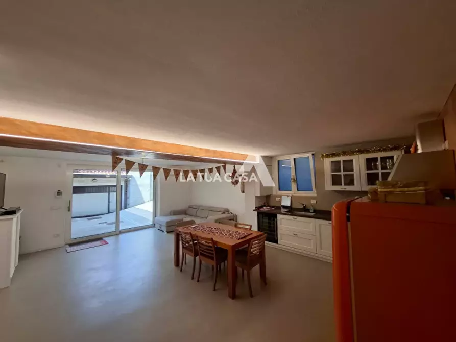 Immagine 43 di Casa bifamiliare in vendita  a Castel D'azzano