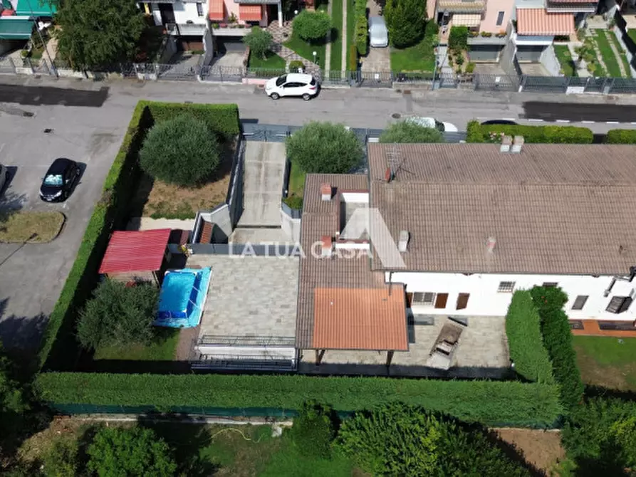 Immagine 55 di Casa bifamiliare in vendita  a Castel D'azzano