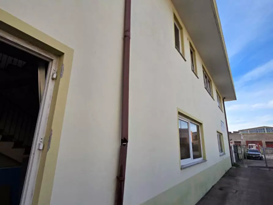 Immagine 10 di Laboratorio in vendita  in viale Porto Torres a Sassari