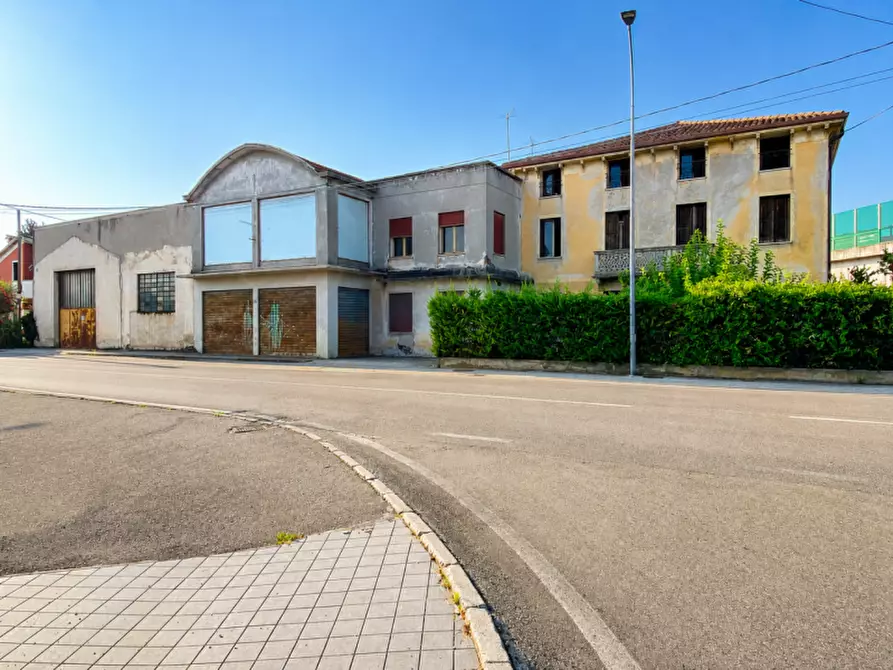 Immagine 1 di Palazzo in vendita  in Via Giuseppe Mazzini a Dueville