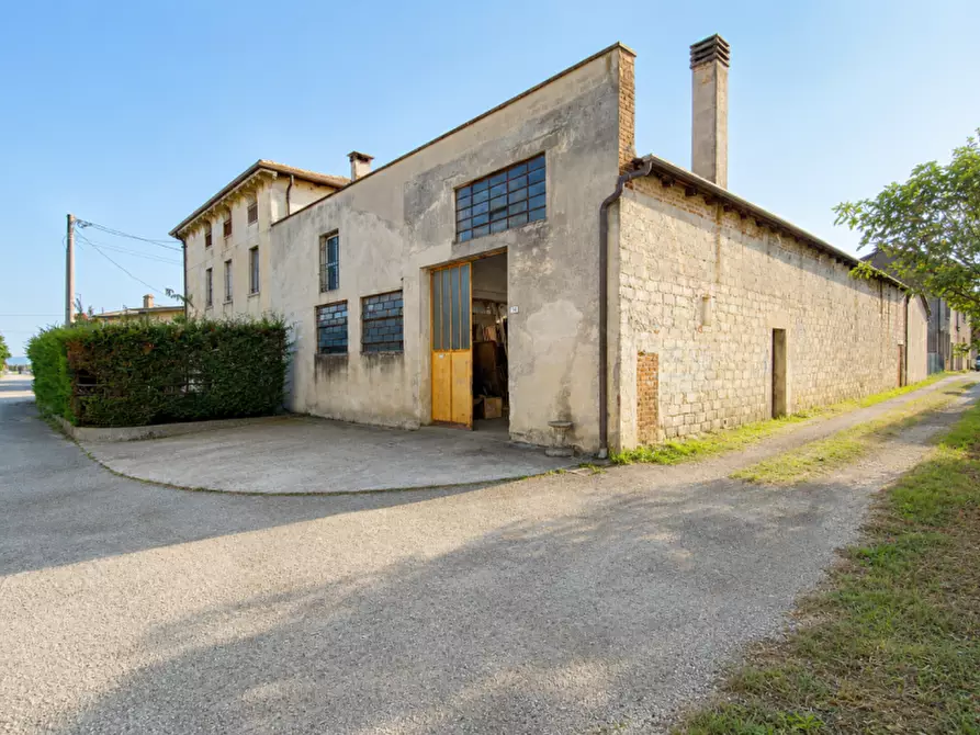 Immagine 2 di Palazzo in vendita  in Via Giuseppe Mazzini a Dueville