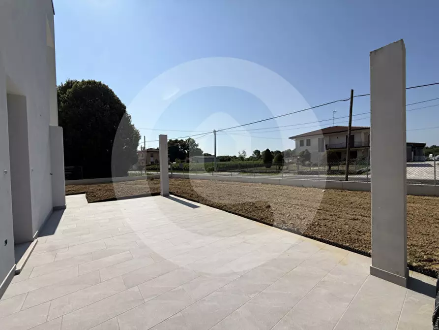 Immagine 2 di Casa trifamiliare in vendita  a Santa Giustina In Colle