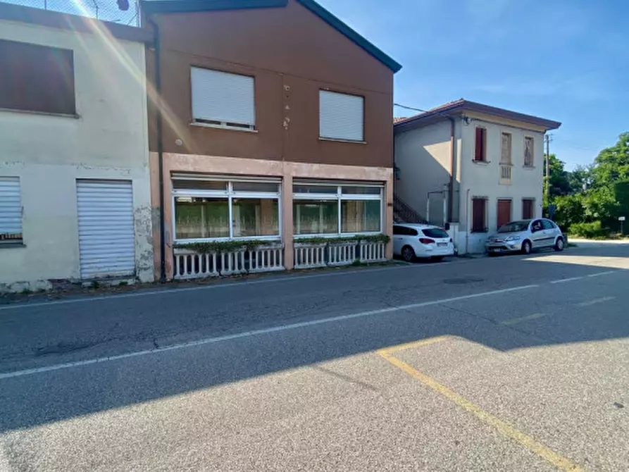 Immagine 1 di Negozio in vendita  in Via Guglielmo Marconi 120 Cadoneghe a Cadoneghe