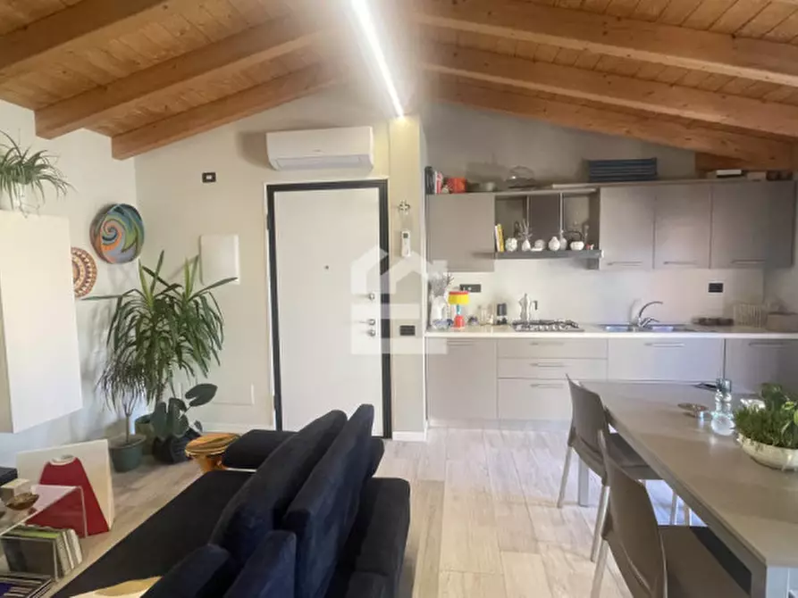Immagine 1 di Appartamento in vendita  in via vicolo carrobbio a Manerba Del Garda