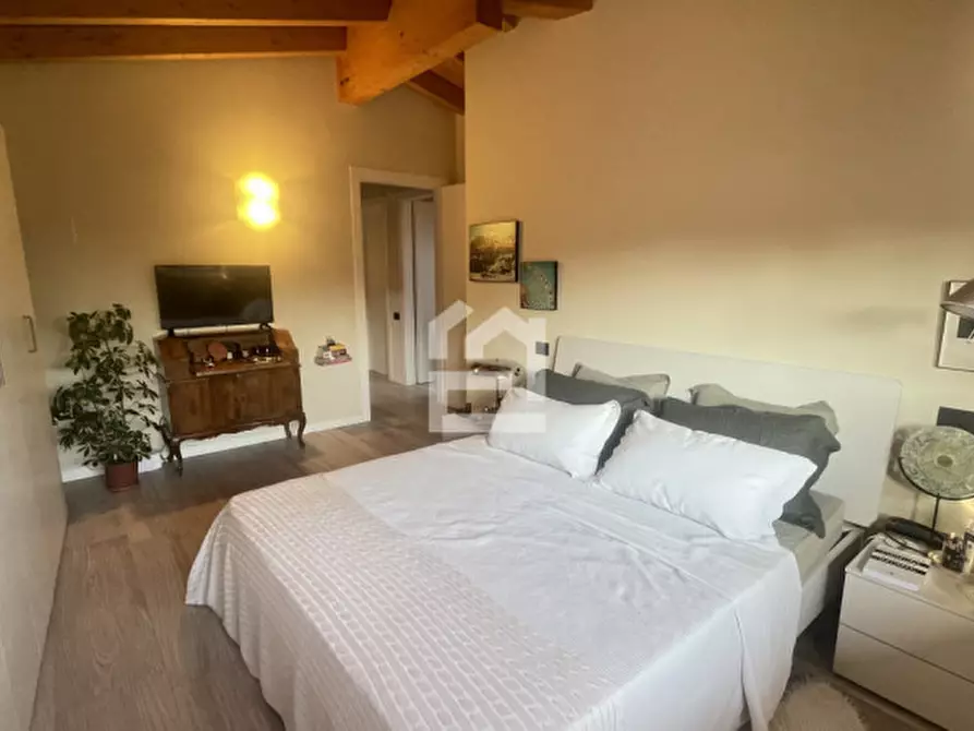 Immagine 9 di Appartamento in vendita  in via vicolo carrobbio a Manerba Del Garda