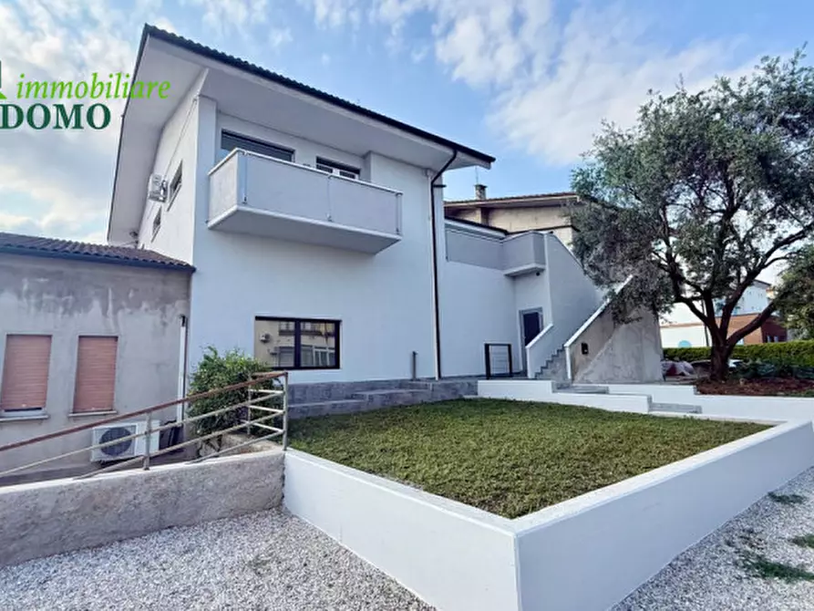 Immagine 1 di Casa bifamiliare in vendita  a Thiene