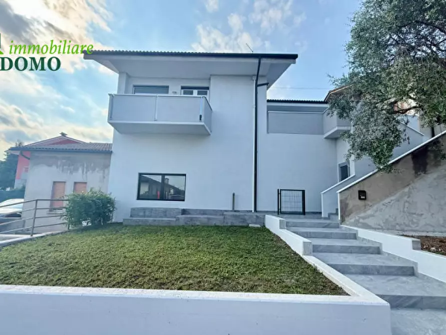 Immagine 2 di Casa bifamiliare in vendita  a Thiene