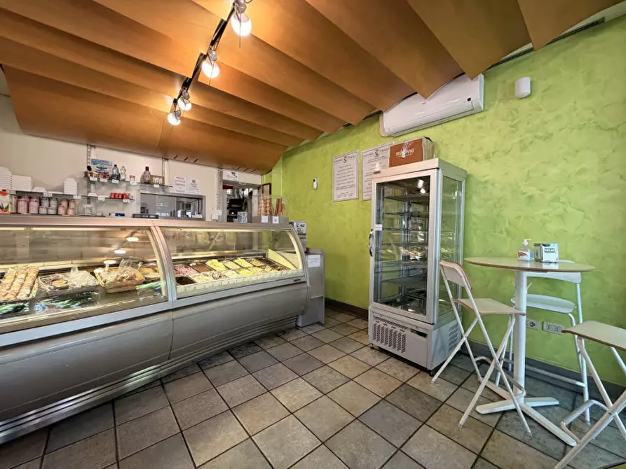 Immagine 3 di Attività commerciale in vendita  in piazzale caduti  del lavoro 3a a Parma